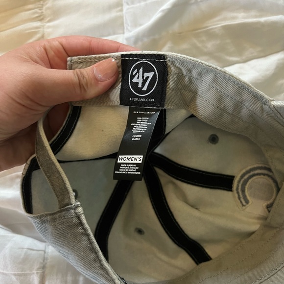 NWOT Chicago Cubs hat - Picture 3 of 4